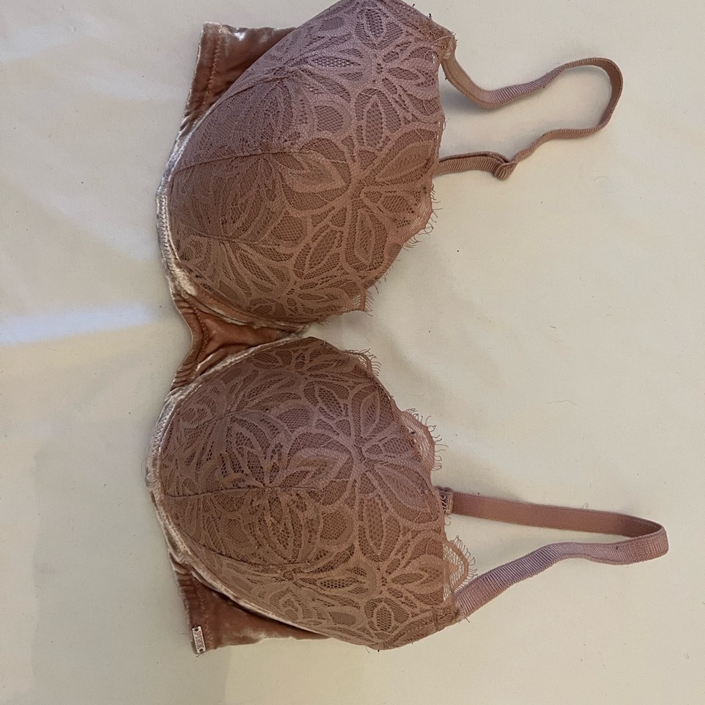PINK Victoria’s Secret Lace Push-Up Bra – Blush Pink